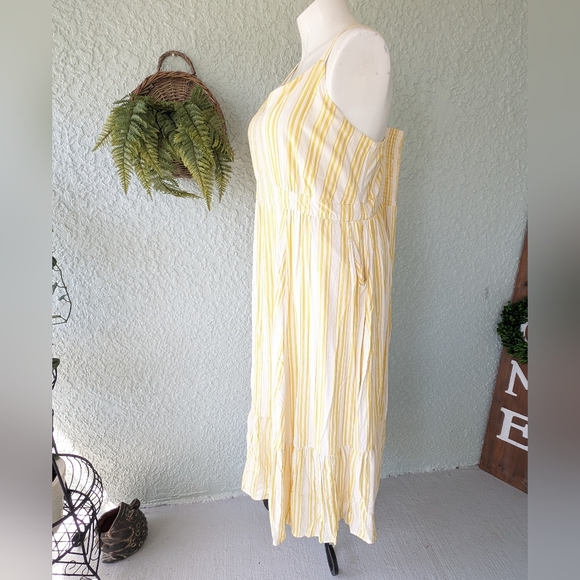 Torrid Dresses Torrid Maxi Seersucker Tiered Dress yellow and white  Size3 - Picture 4 of 11
